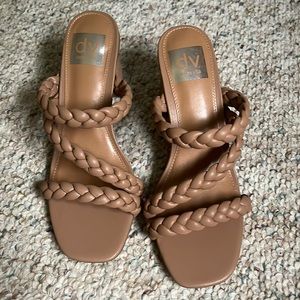Dolce Vita women’s heels size 7.5 color tan.